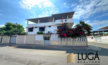 Casa con local comercial y suite en venta, sector norte, Manta, Ecuador