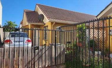 Casa 3 Dorm, 2 Baños, Gran Patio Barrio Seguro/ Larapinta