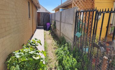 Casa 3 Dorm, 2 Baños, Gran Patio Barrio Seguro/ Larapinta