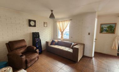 Casa 3 Dorm, 2 Baños, Gran Patio Barrio Seguro/ Larapinta