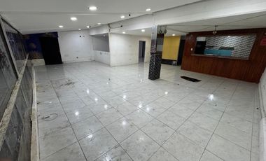 Se alquila local comercial en el centro comercial Gran Albocentro 5.