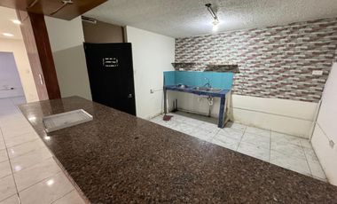 Se alquila local comercial en el centro comercial Gran Albocentro 5.