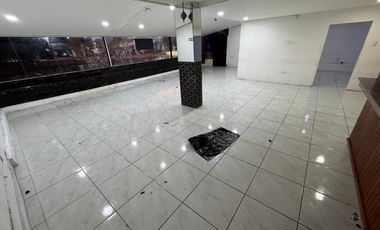 Se alquila local comercial en el centro comercial Gran Albocentro 5.