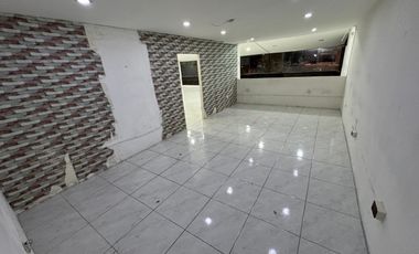 Se alquila local comercial en el centro comercial Gran Albocentro 5.