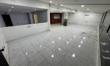 Se alquila local comercial en el centro comercial Gran Albocentro 5.