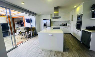 HERMOSA CASA DE VENTA EN TUMBACO!! POR HILACRIL!!