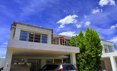 HERMOSA CASA DE VENTA EN TUMBACO!! POR HILACRIL!!