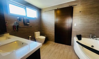 HERMOSA CASA DE VENTA EN TUMBACO!! POR HILACRIL!!