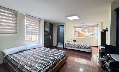 🏡 ¡Oportunidad Única en La Gasca! Casa Remodelada con Piscina, Departamento Independiente, Local Comercial y Seguridad Total