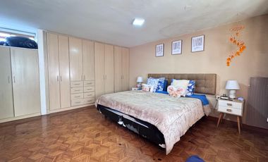 🏡 ¡Oportunidad Única en La Gasca! Casa Remodelada con Piscina, Departamento Independiente, Local Comercial y Seguridad Total