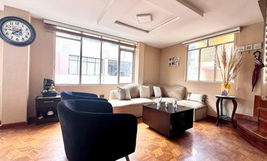 🏡 ¡Oportunidad Única en La Gasca! Casa Remodelada con Piscina, Departamento Independiente, Local Comercial y Seguridad Total