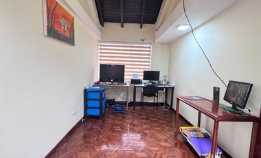 🏡 ¡Oportunidad Única en La Gasca! Casa Remodelada con Piscina, Departamento Independiente, Local Comercial y Seguridad Total