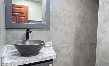 🏡 ¡Oportunidad Única en La Gasca! Casa Remodelada con Piscina, Departamento Independiente, Local Comercial y Seguridad Total