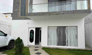 ESPECTACULAR  Y ELEGANTE VILLA , POR ESTRENAR , 4 DORMITORIOS, CON  VISTA AL MAR