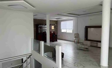 ESPECTACULAR  Y ELEGANTE VILLA , POR ESTRENAR , 4 DORMITORIOS, CON  VISTA AL MAR