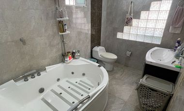 Casa en Venta en El Jardín, de Dos Niveles, Santa Marta