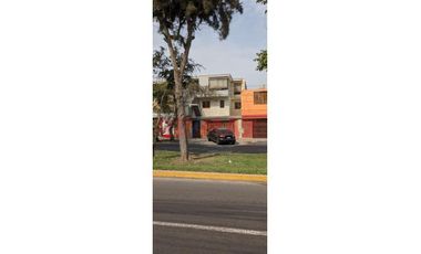 ¡Amplia Casa En Venta En Av. Terpsicure – Ideal Para Vivienda Multifamiliar O Proyecto Inmobiliario!