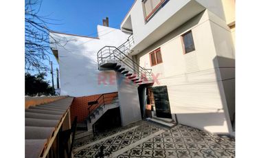 ¡Amplia Casa En Venta En Av. Terpsicure – Ideal Para Vivienda Multifamiliar O Proyecto Inmobiliario!