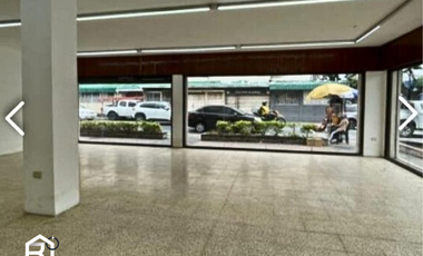 Local comercial en arriendo en sector de URDESA