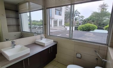 En alquiler Lujoso Departamento Tipo Loft – Planta Baja en River Towers, Samborondon