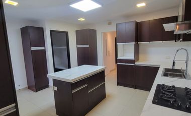 En alquiler Lujoso Departamento Tipo Loft – Planta Baja en River Towers, Samborondon