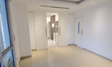 En alquiler Lujoso Departamento Tipo Loft – Planta Baja en River Towers, Samborondon