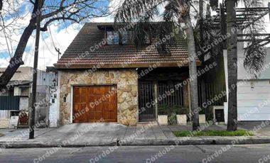 Chalet 5 ambientes en 2 plantas – Apto crédito