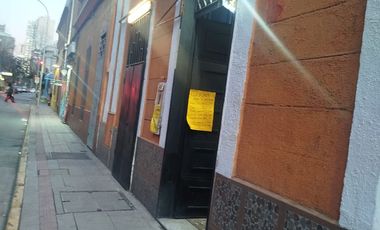 Se vende negocio de botillería y Mini-Market con propiedad comercial incluida,Santiago Centro