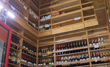 Se vende negocio de botillería y Mini-Market con propiedad comercial incluida,Santiago Centro