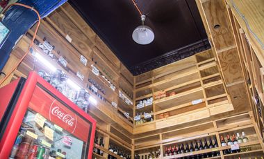 Se vende negocio de botillería y Mini-Market con propiedad comercial incluida,Santiago Centro