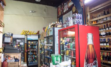Se vende negocio de botillería y Mini-Market con propiedad comercial incluida,Santiago Centro