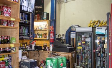 Se vende negocio de botillería y Mini-Market con propiedad comercial incluida,Santiago Centro
