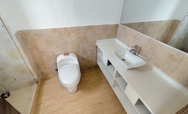 🏠 VENDO CASA TRES PLANTAS. (San Antonio – Mitad del Mundo)