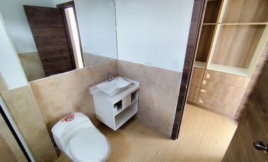 🏠 VENDO CASA TRES PLANTAS. (San Antonio – Mitad del Mundo)