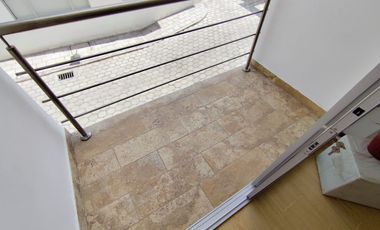 🏠 VENDO CASA ESQUINERA TRES PLANTAS. (San Antonio – Mitad del Mundo)