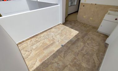 🏠 VENDO CASA ESQUINERA TRES PLANTAS. (San Antonio – Mitad del Mundo)