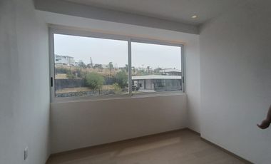 DEPARTAMENTO EN RENTA EN TORRE CON ELEVADOR, CLUSTER VALLE DE PORTO, LOMAS DE ANGELOPOLIS
