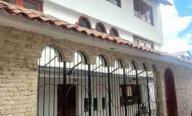 Casa en venta - Urb. Santa María Duplex con amplio patio-3er piso independiente