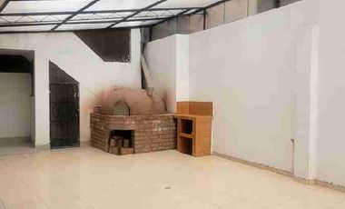 Casa en venta - Urb. Santa María Duplex con amplio patio-3er piso independiente