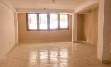 Casa en venta - Urb. Santa María Duplex con amplio patio-3er piso independiente