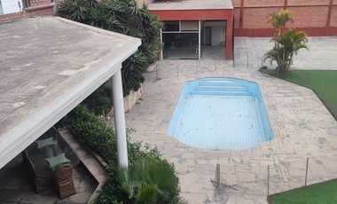 Exclusiva CASA EN VENTAo terreno En Surco Con Piscina, Cancha DE FRONTON Y Amplios Ambientes