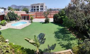 Exclusiva CASA EN VENTAo terreno En Surco Con Piscina, Cancha DE FRONTON Y Amplios Ambientes