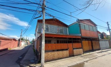 En Venta Casa De 2 Pisos; 4d, 2b Y E, En pje. Cautín, La Florida (metro Santa Julia)