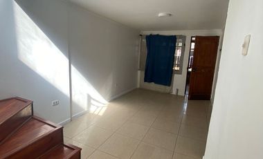 En Venta Casa De 2 Pisos; 4d, 2b Y E, En pje. Cautín, La Florida (metro Santa Julia)