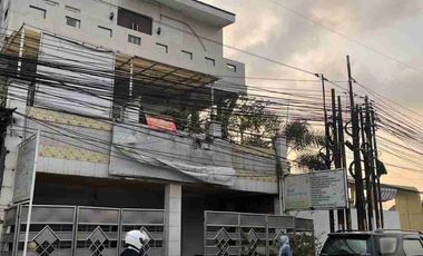 Ruko 3 lantai lokasi pinggir jalan raya dekat rumah sakit di kaliabang tengah bekasi utara