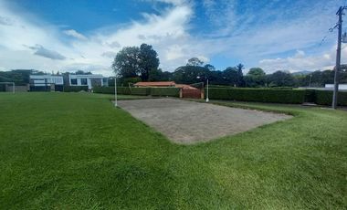 Casa campestre, 4 habitaciones con baño, cuarto de empleada