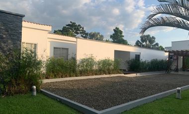 Casa campestre, 4 habitaciones con baño, cuarto de empleada