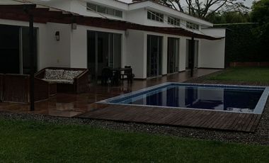 Casa campestre, 4 habitaciones con baño, cuarto de empleada