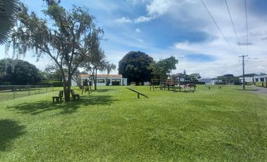 Casa campestre, 4 habitaciones con baño, cuarto de empleada