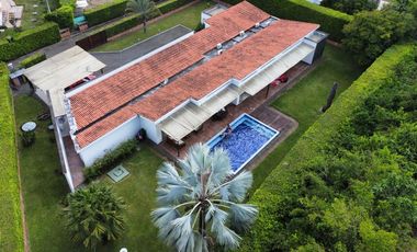 Casa campestre, 4 habitaciones con baño, cuarto de empleada